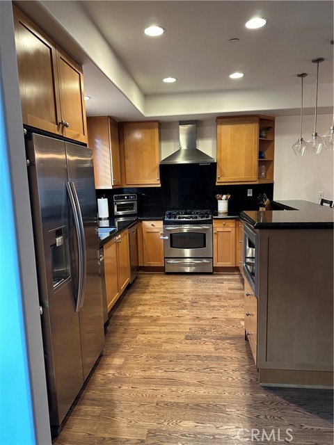 305 Kansas Street, El Segundo CA: https://media.crmls.org/medias/59142a36-263c-466f-81b1-cac23a7185d3.jpg