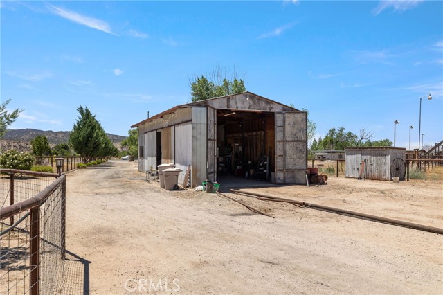 4333 Highway 33, New Cuyama CA: https://media.crmls.org/medias/5915460c-5963-4f59-90b7-977c1aa1d53c.jpg