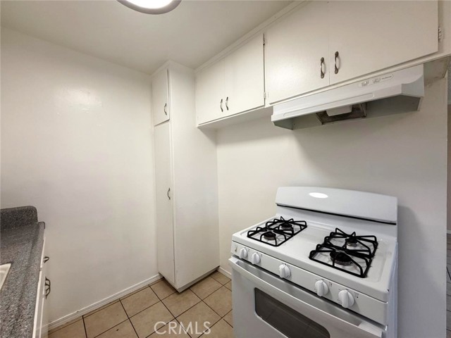 8371 Northgate Ave, Canoga Park CA: https://media.crmls.org/medias/5915bae7-448c-4187-a4ae-05b9f4d83054.jpg