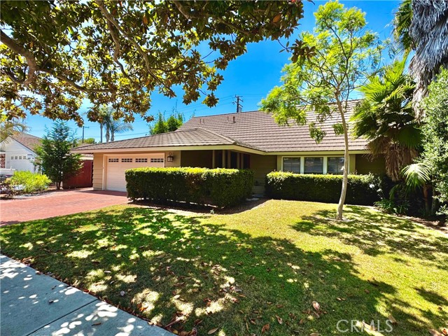 Detail Gallery Image 1 of 1 For 2877 Europa Dr, Costa Mesa,  CA 92626 - 4 Beds | 3 Baths