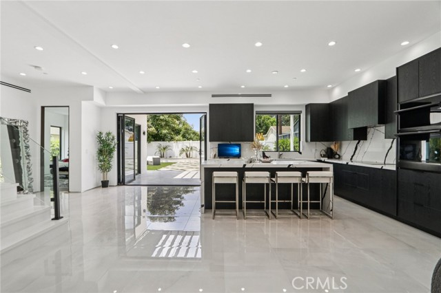 Detail Gallery Image 16 of 61 For 2227 N Lamer St, Burbank,  CA 91504 - 4 Beds | 4/1 Baths