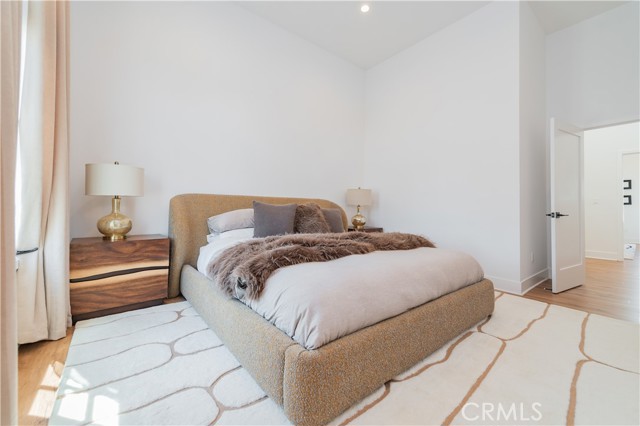 288 S Oakland Ave, Pasadena CA: https://media.crmls.org/medias/5916a370-19c3-4c37-8946-b17cbfa7c408.jpg