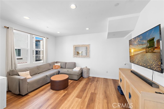 Detail Gallery Image 12 of 25 For 339 Ford Rd, Costa Mesa,  CA 92627 - 2 Beds | 2/1 Baths