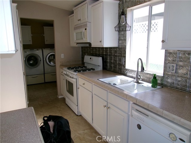 Detail Gallery Image 28 of 61 For 13983 Silver Lake Pl, Victorville,  CA 92395 - 3 Beds | 2 Baths