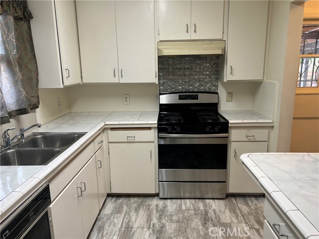 5251 Laurel Street, San Diego CA: https://media.crmls.org/medias/59190876-9e75-4b21-bdd0-5a171c03b257.jpg