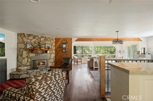 221 Darfo Drive, Crestline CA: https://media.crmls.org/medias/59193f61-2b02-4464-8a49-1874d1ea1eec.jpg