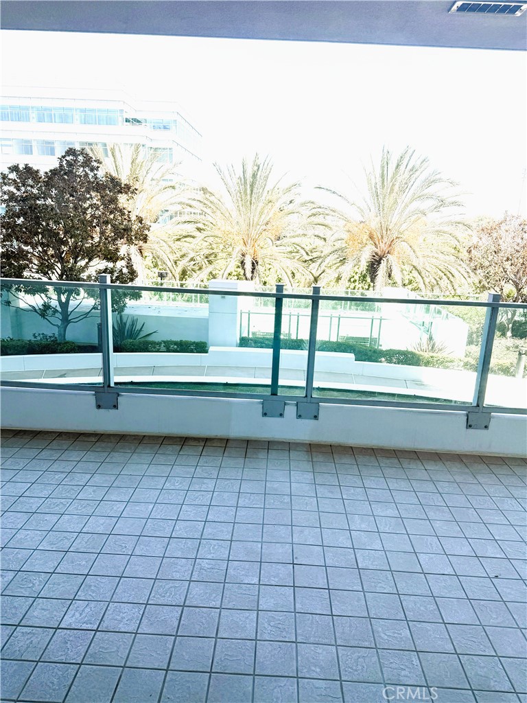 https://media.crmls.org/medias/5919b4d8-1d6d-4c01-b214-aa95a04b5a09.jpg?preset=X-Large