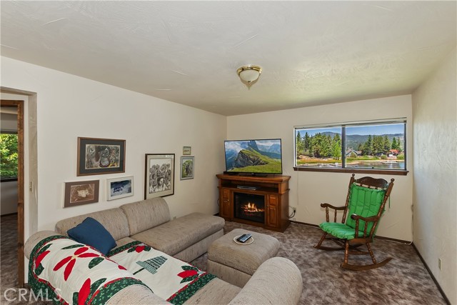 488 Lakeview Court, Big Bear Lake CA: https://media.crmls.org/medias/5919e740-f0fe-479e-a2c9-04f966cc0bb4.jpg