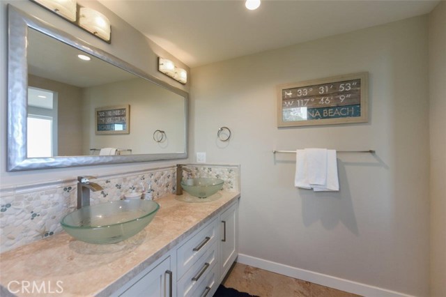 Detail Gallery Image 24 of 38 For 2192 Crestview Dr, Laguna Beach,  CA 92651 - 3 Beds | 3/1 Baths