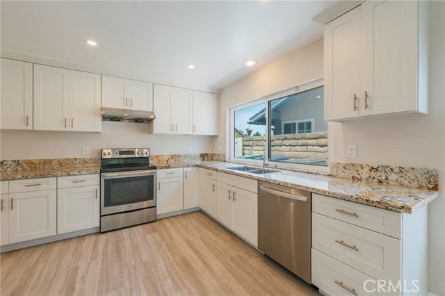 Detail Gallery Image 19 of 42 For 17482 Bellport Cir, Huntington Beach,  CA 92649 - 4 Beds | 2 Baths