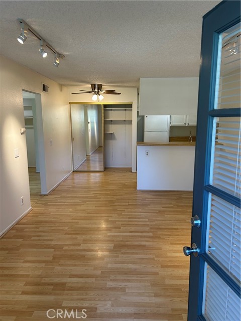 Detail Gallery Image 3 of 47 For 18232 Parkview Ln #103,  Huntington Beach,  CA 92648 - 1 Beds | 1 Baths