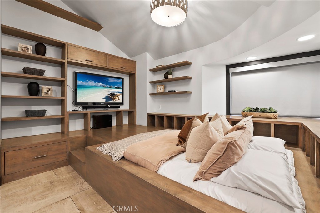 https://media.crmls.org/medias/591b7422-c7d9-440f-b729-d299af47959f.jpg?preset=X-Large