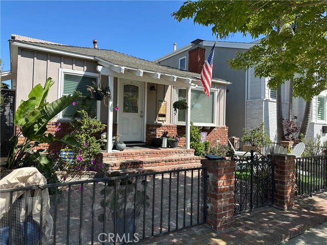 228 4th Street, Seal Beach CA: https://media.crmls.org/medias/591c27ba-83c0-47e6-9d9f-02f63724f061.jpg