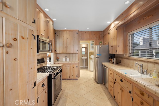 Detail Gallery Image 7 of 24 For 345 Walnut Ave, Arcadia,  CA 91007 - 3 Beds | 3 Baths