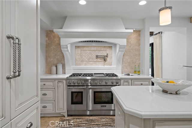 Detail Gallery Image 12 of 66 For 110 via Trieste, Newport Beach,  CA 92663 - 5 Beds | 5/1 Baths