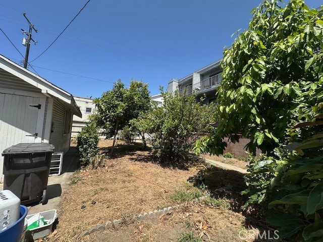 1045 Gladys Avenue, Long Beach CA: https://media.crmls.org/medias/591d2a6f-29ef-436b-8b7a-98819750e1a5.jpg