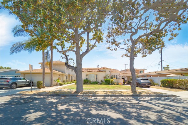 8020 Mckinley Avenue, South Gate CA: https://media.crmls.org/medias/591e3518-f4a7-4632-b9e4-9f80196e2251.jpg