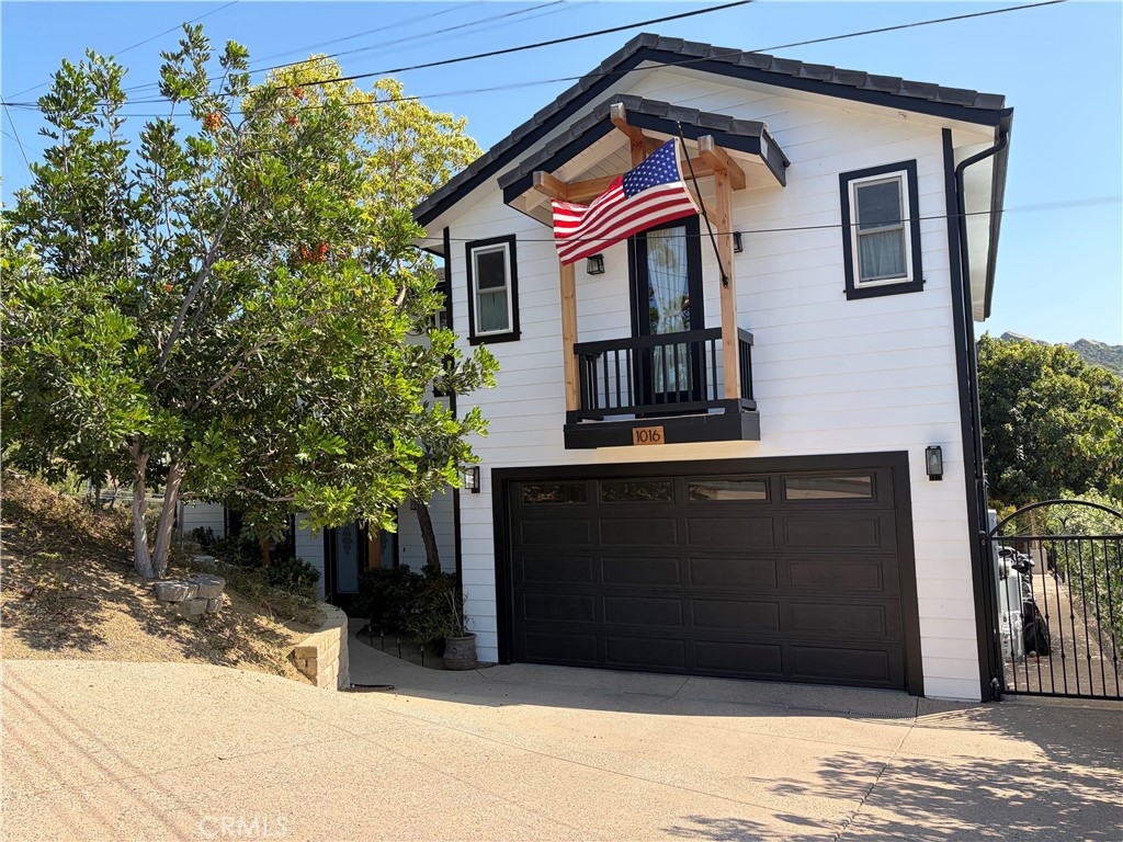 1016 Crown Hill