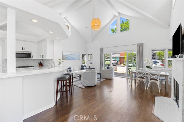 Detail Gallery Image 6 of 22 For 124 Garnet Ave, Newport Beach,  CA 92662 - 4 Beds | 2 Baths