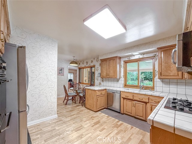 17508 Marilla Street photo 13