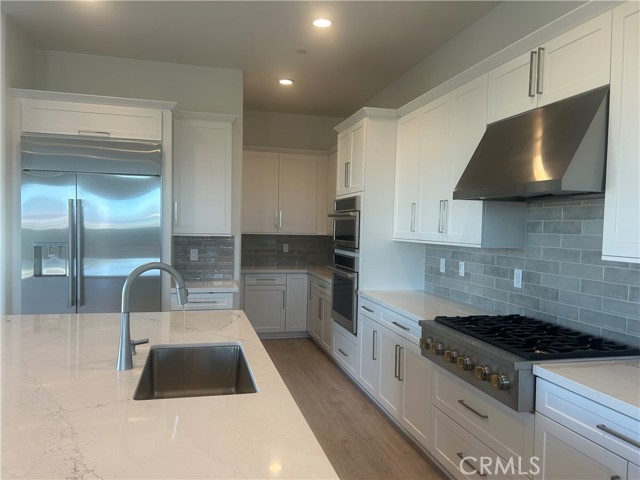27333 Creekwood Lane, Valencia CA: https://media.crmls.org/medias/592031d5-1e9c-425a-8b58-a74ef925a546.jpg