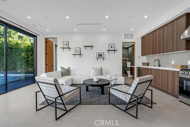 Detail Gallery Image 48 of 50 For 13016 Chandler, Sherman Oaks,  CA 91401 - 6 Beds | 6/1 Baths