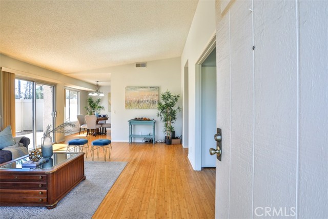 Detail Gallery Image 3 of 51 For 820 E Silver Maple, Azusa,  CA 91702 - 3 Beds | 2 Baths