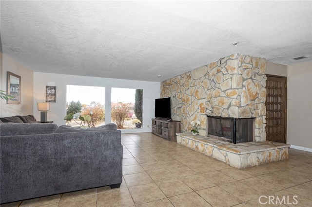 Detail Gallery Image 8 of 39 For 27448 Outrigger Ln, Helendale,  CA 92342 - 2 Beds | 2 Baths