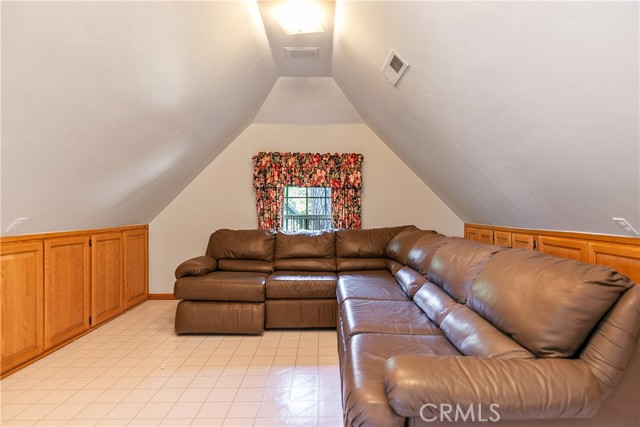 Detail Gallery Image 34 of 40 For 27442 Meadow Bay Dr, Lake Arrowhead,  CA 92352 - 4 Beds | 3/1 Baths
