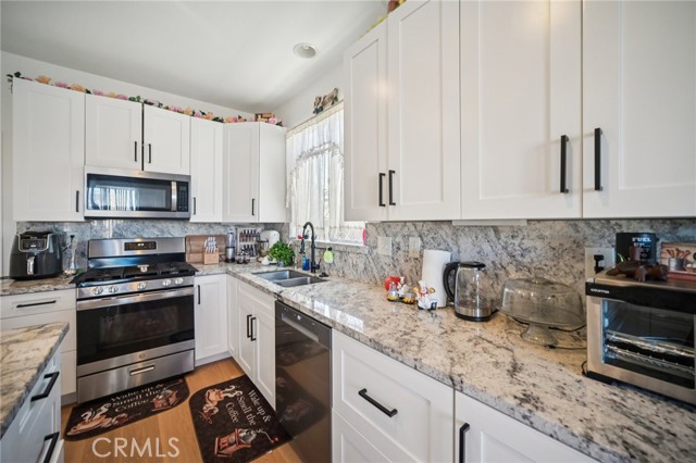 Detail Gallery Image 9 of 37 For 3817 E Avenue Q12, Palmdale,  CA 93550 - 4 Beds | 3 Baths