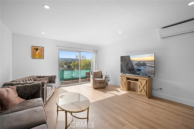 Detail Gallery Image 7 of 22 For 5460 White Oak #G324,  Encino,  CA 91316 - 1 Beds | 1 Baths