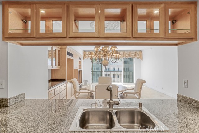 850 E Ocean Boulevard, Long Beach CA: https://media.crmls.org/medias/59234672-2a07-468d-a4ac-525db2611eee.jpg