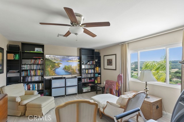 18380 Avenida Caleta, Murrieta CA: https://media.crmls.org/medias/59242feb-d90b-44c2-b311-0b144dc76f2f.jpg