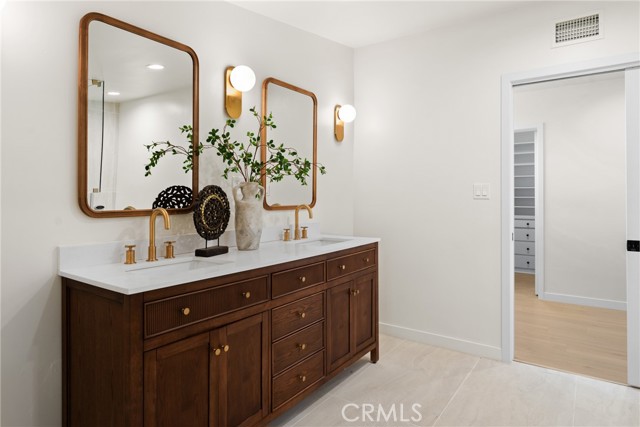 20217 Wells Drive, Woodland Hills CA: https://media.crmls.org/medias/5924f491-7251-473c-b8c6-0937209c3acf.jpg