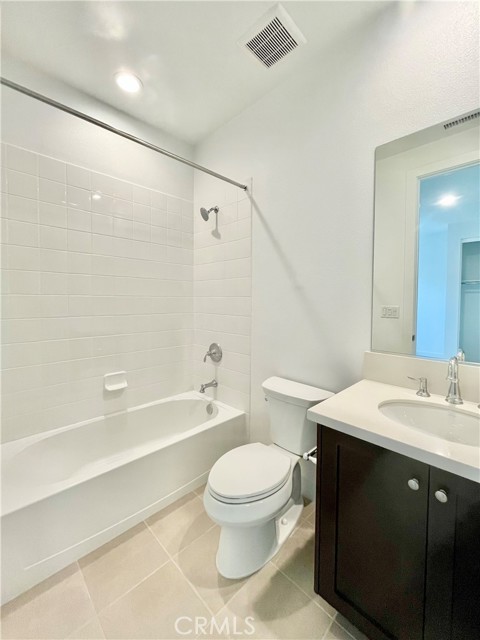 Detail Gallery Image 18 of 29 For 27526 Elderberry Dr, Valencia,  CA 91381 - 5 Beds | 5/1 Baths