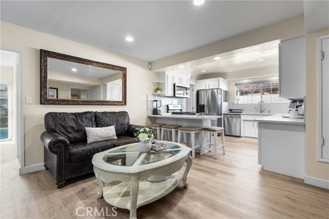 Detail Gallery Image 16 of 59 For 9559 9561 Natick Ave, North Hills,  CA 91343 - 5 Beds | 4 Baths