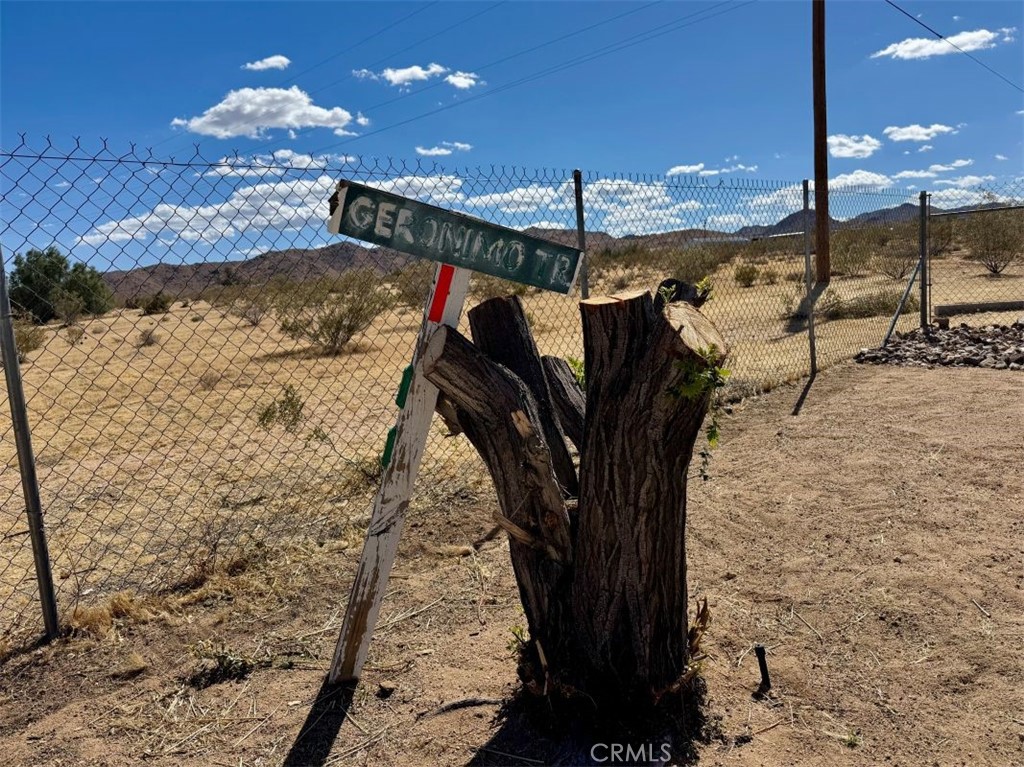 https://media.crmls.org/medias/592686d3-f8c4-4c6c-88f3-3a6c730dc57e.jpg?preset=X-Large