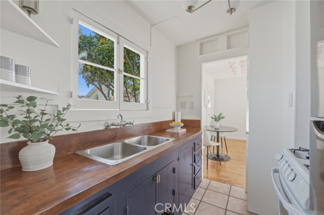 Image 26 of 50 For 3327 Hollydale Dr.