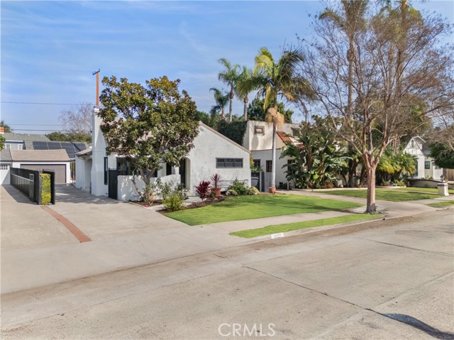 Detail Gallery Image 3 of 35 For 2327 Bonnie Brae, Santa Ana,  CA 92706 - 4 Beds | 2 Baths