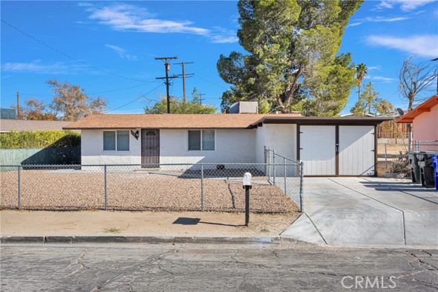 Detail Gallery Image 1 of 15 For 15533 Heartsease Ln, Victorville,  CA 92395 - 3 Beds | 1/1 Baths