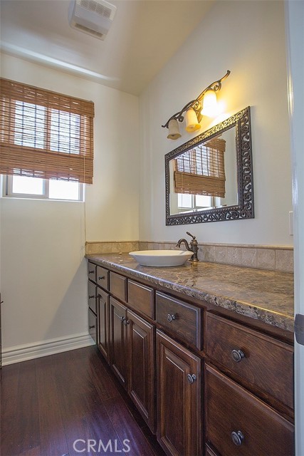 Detail Gallery Image 5 of 17 For 2621 Carnegie Ln #C,  Redondo Beach,  CA 90278 - 3 Beds | 2/1 Baths