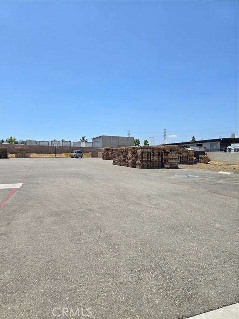 3130 Industrial Drive, Rialto CA: https://media.crmls.org/medias/592a198a-d400-41c8-80fd-5c52f7339286.jpg
