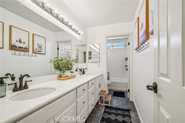 31257 Gatehouse Court, Murrieta CA: https://media.crmls.org/medias/592a674c-e6d3-49c4-9bb9-c54054fb3e6b.jpg