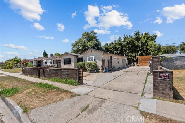 Detail Gallery Image 6 of 43 For 2001 N Salinas Ave, Los Angeles,  CA 90059 - 4 Beds | 2 Baths