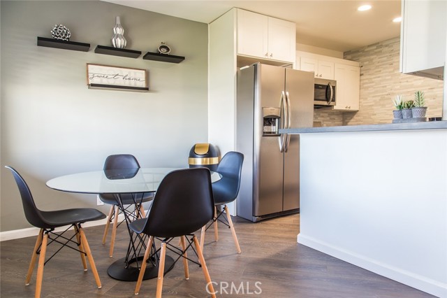 Detail Gallery Image 3 of 10 For 332 N Isabel St #4,  Glendale,  CA 91206 - 3 Beds | 2 Baths