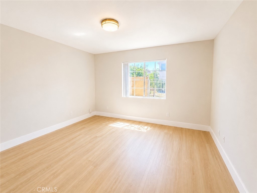 https://media.crmls.org/medias/592b38e3-5c15-49c4-8721-9f04848c116e.jpg?preset=X-Large