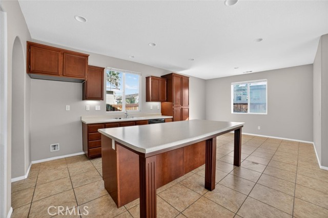 Detail Gallery Image 5 of 37 For 15177 Brucite Rd, Victorville,  CA 92394 - 4 Beds | 3 Baths