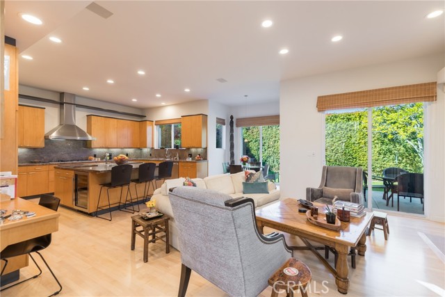 Detail Gallery Image 14 of 48 For 4921 Rupert Ave, Encino,  CA 91316 - 4 Beds | 3 Baths