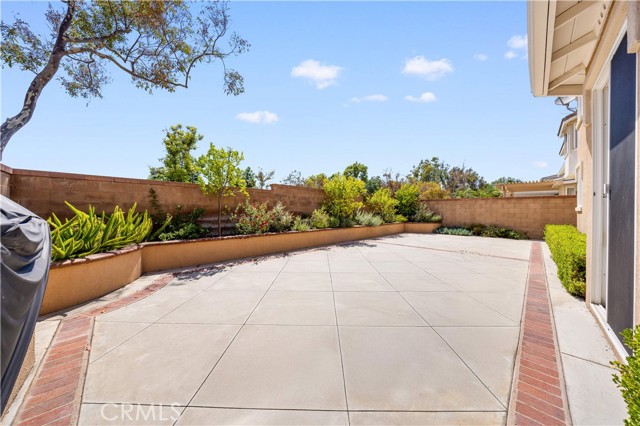 11 Asbury, Irvine CA: https://media.crmls.org/medias/592cb095-50ee-499a-a885-01d6869bd0ed.jpg