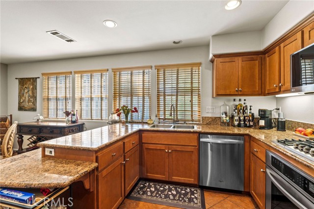 Detail Gallery Image 11 of 41 For 24014 Bridgeport Ln #42,  Valencia,  CA 91355 - 3 Beds | 3 Baths